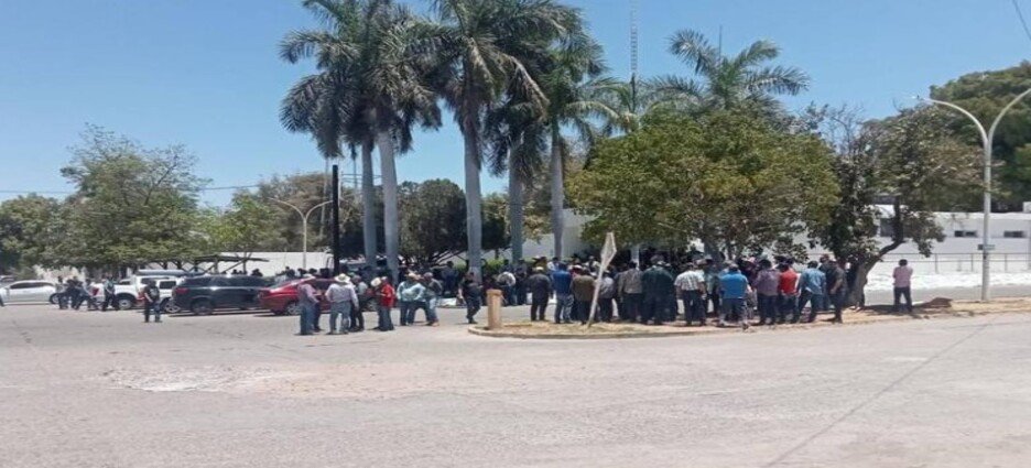 Productores de Sinaloa tomaron las instalaciones de Pemex en Culiacán
