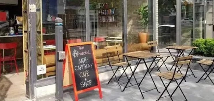 Por falta de capital cierra “café anticapitalista”
