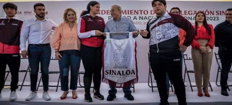 Rubén Rocha abandera delegación Sinaloense rumbo a las Nacionales Conade 2023