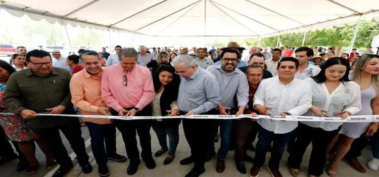 Rubén Rocha Moya, inauguro la carretera Las Aguamitas-Agua Blanca