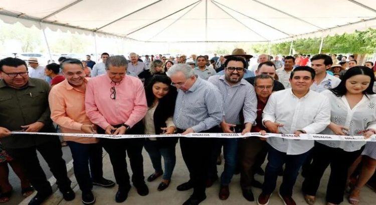 Rubén Rocha Moya, inauguro la carretera Las Aguamitas-Agua Blanca