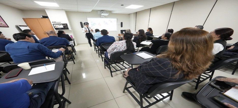 Tránsito Municipal de Culiacán impartió el curso “Manejo defensivo” a servidores públicos