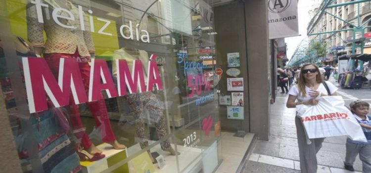 Comercios esperan derrama económica de mil millones por el día de las madres