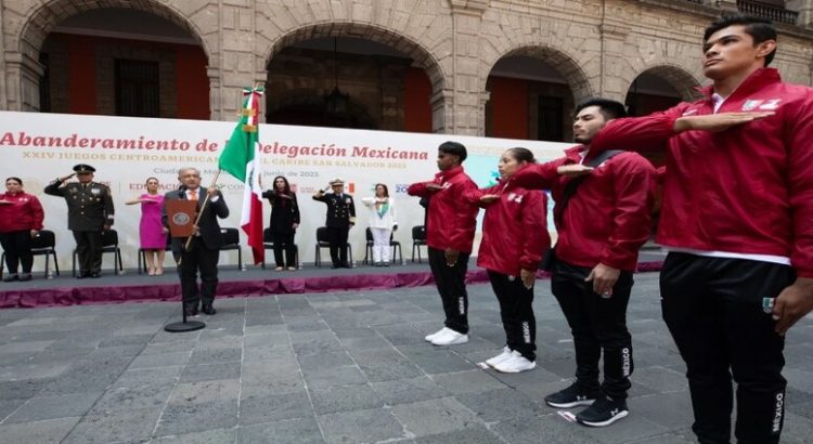 AMLO abandera a la delegación mexicana que participará en los Juegos Centroamericanos