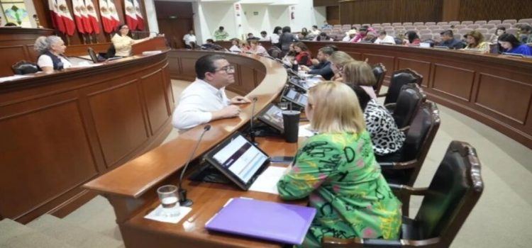 Discuten diputados del PAS con Morena tras rechazó de la iniciativa del Protocolo Violeta