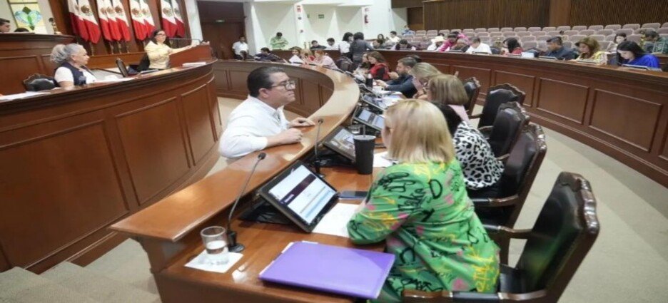 Discuten diputados del PAS con Morena tras rechazó de la iniciativa del Protocolo Violeta