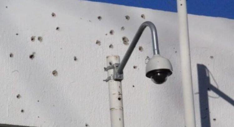 Sujetos armados balean cámaras de seguridad