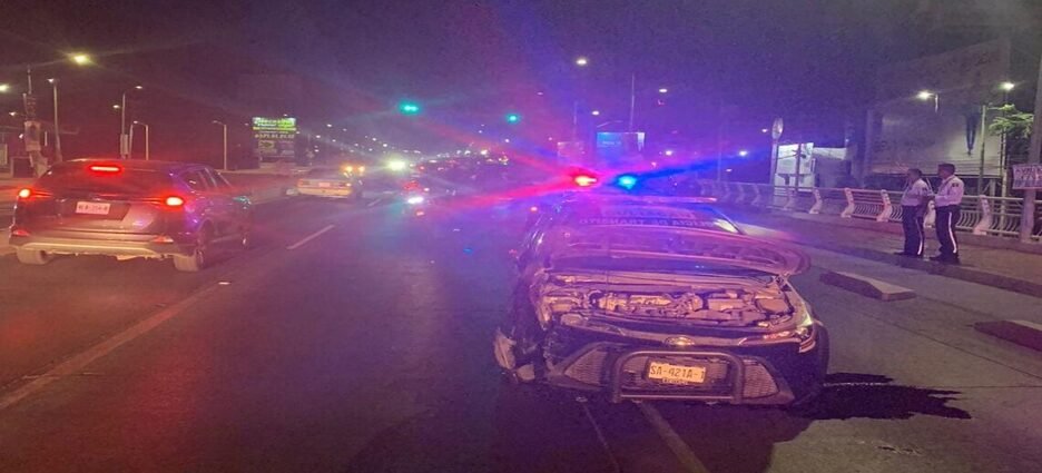 Agentes de tránsito resultaron lesionados en accidente vial