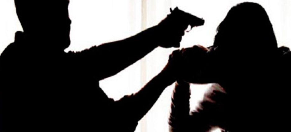 Al tratar de defenderse la dejan herida por dos impactos de bala