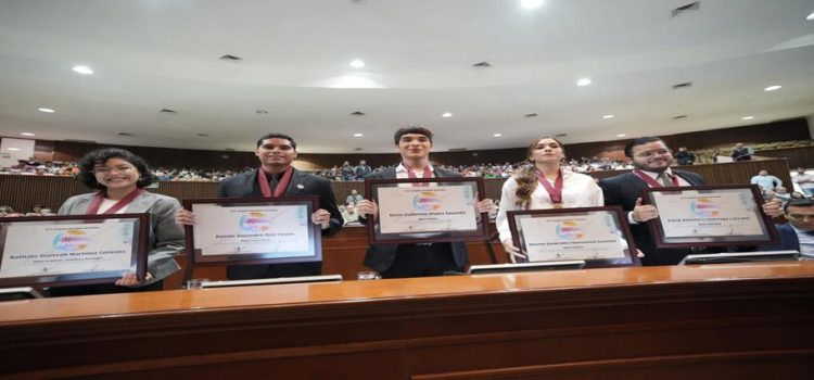 El Congreso de Sinaloa entregó a 5 jóvenes el premio al mérito Juvenil
