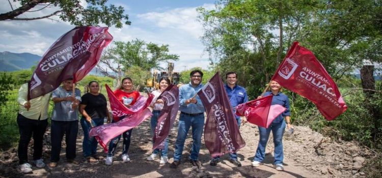 Alcalde da el banderazo a la obra de agua potable en El Sifón