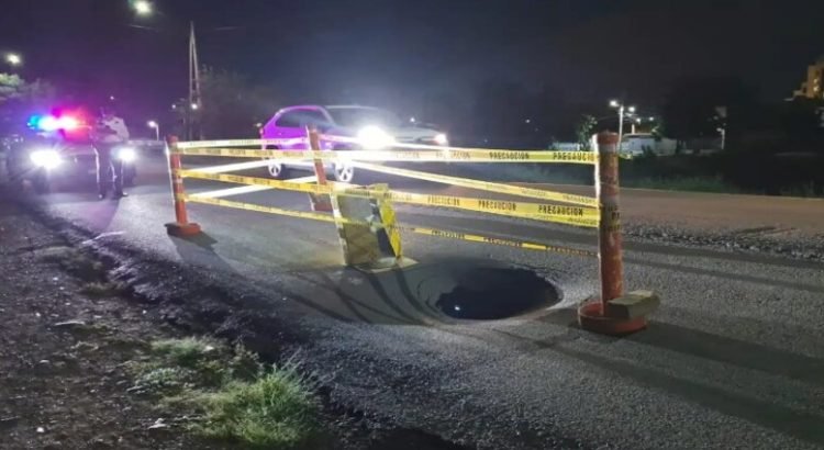 Se abre socavón en la avenida Federalismo