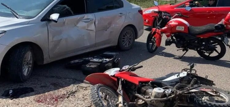 Motociclista resulta lesionado tras impactar un automóvil en la colonia Francisco Labastida