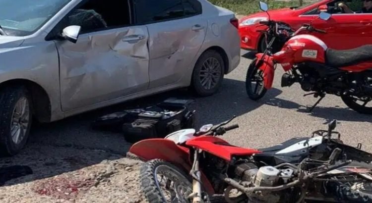 Motociclista resulta lesionado tras impactar un automóvil en la colonia Francisco Labastida