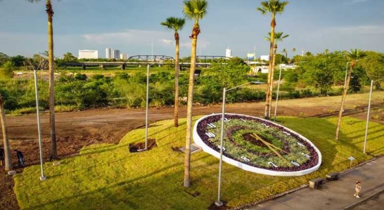Inauguran reloj gigante en Culiacán