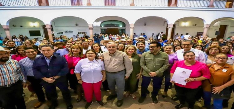 Rocha Moya entregó apoyos económicos a mujeres rurales para proyectos agropecuarios