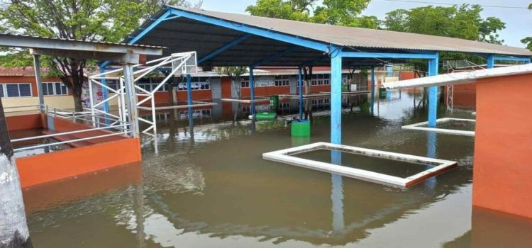 Mil 213 escuelas escuelas resultaron afectadas en Sinaloa por Norma