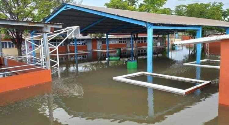Mil 213 escuelas escuelas resultaron afectadas en Sinaloa por Norma