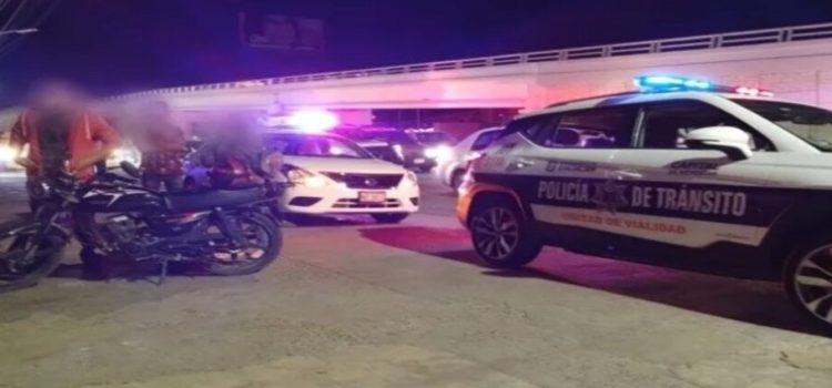 Mujer resulta lesionada tras ser impactada por un automovilista en la Calzada Aeropuerto
