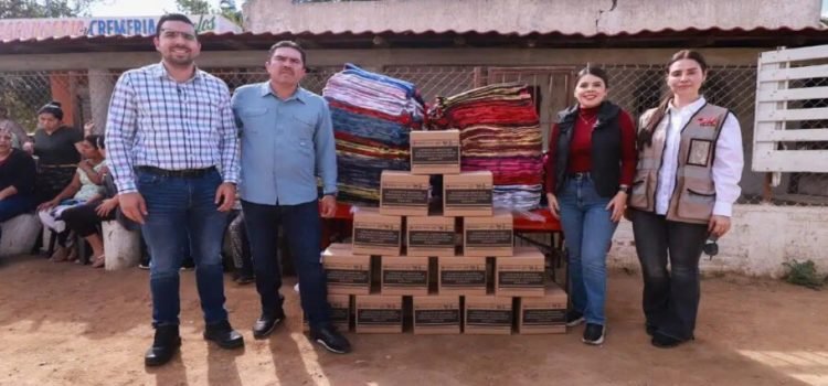 Entregan apoyos a familias de la localidad El Pozo en Imala