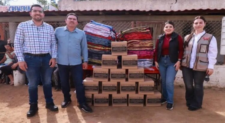 Entregan apoyos a familias de la localidad El Pozo en Imala