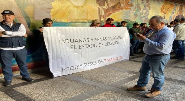 Acuicultores del estado se manifestaron en Palacio de Gobierno de Sinaloa