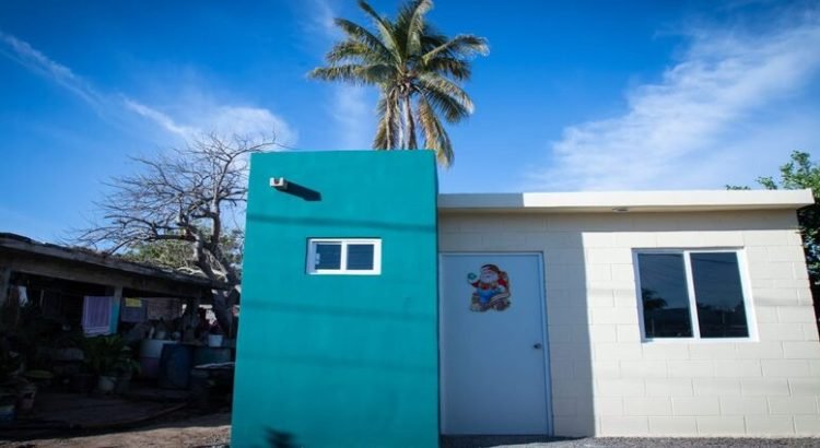 El gobierno municipal entregó 24 viviendas a familias de Aguaruto