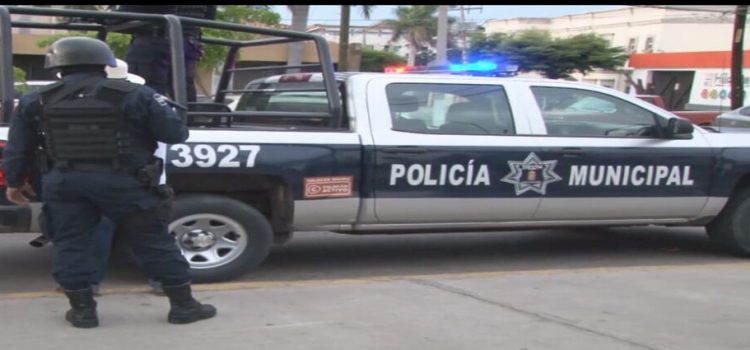 A punta de pistola le quitan su camioneta a una mujer en Culiacán