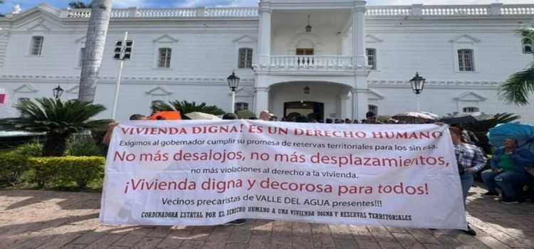 Vecinos del Valle del Agua se manifestaron para exigir una vivienda digna