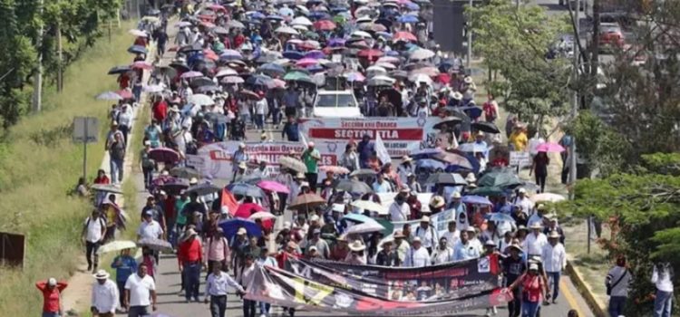 Por marcha de la CNTE casi un millón de alumnos se quedarán este lunes sin clases