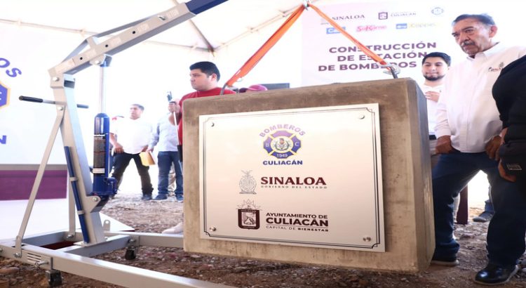 Colocan la primera piedra en la nueva base de bomberos en La Conquista, Culiacán