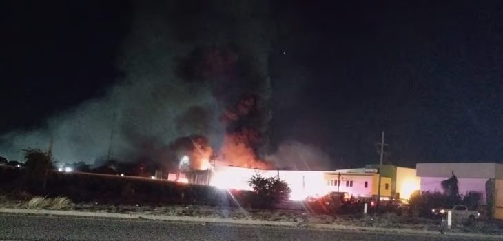 Se incendia bodega de sustancias químicas en Culiacán