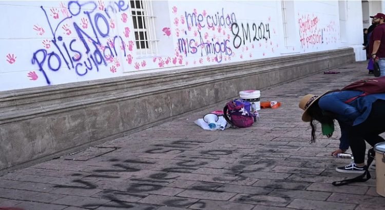 El colectivo “No se metan con nuestras hijas” tomó el palacio municipal