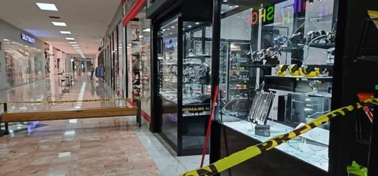 Asaltan joyería al interior de una plaza comercial Asaltan joyería al interior de una plaza comercial