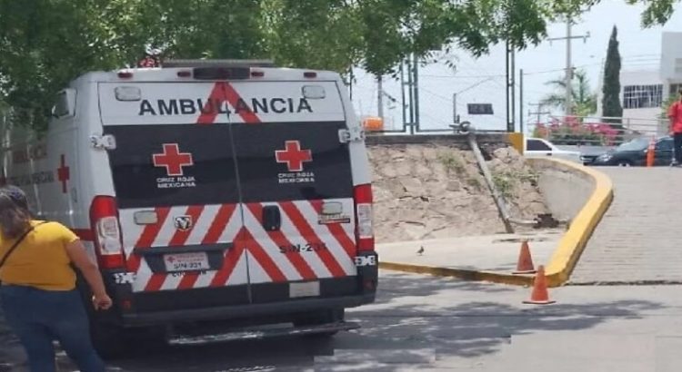 Hombre es hospitalizado tras una riña en un autobús