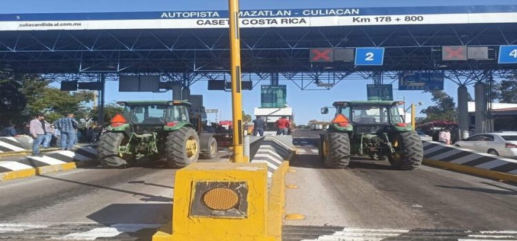 Productores agrícolas bloquean caseta de Costa Rica en Culiacán