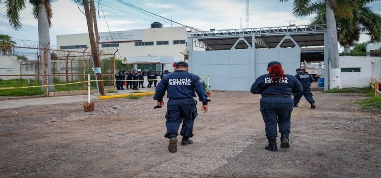 Aseguran droga, alcohol y armas en el penal de Culiacán