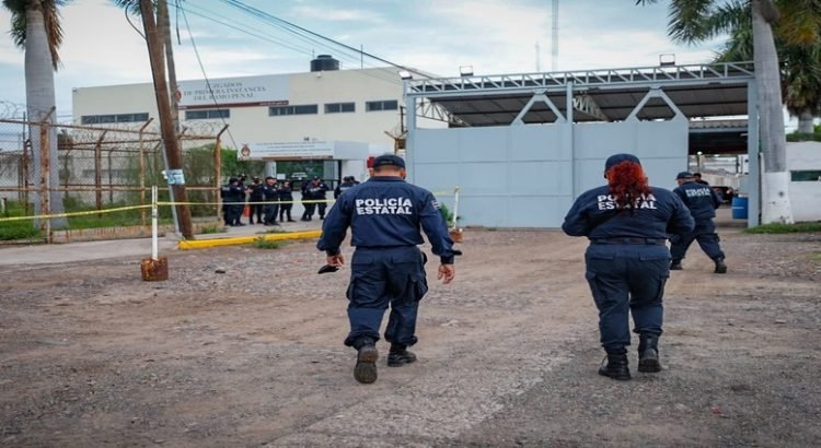 Aseguran droga, alcohol y armas en el penal de Culiacán