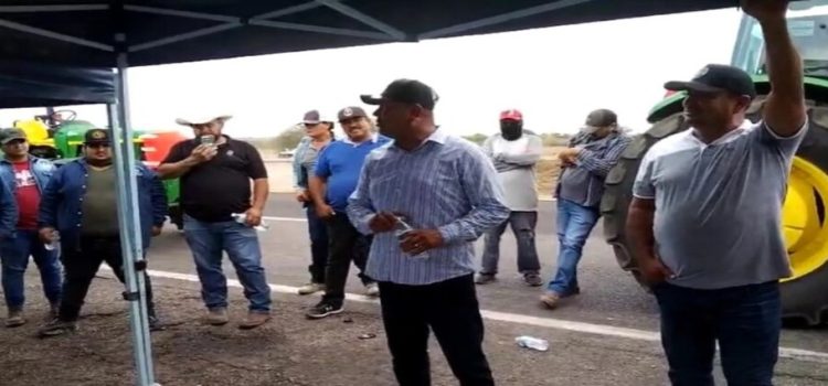 Productores negocian con autoridades precio del maíz y liberan autopista Mazatlán-Culiacán