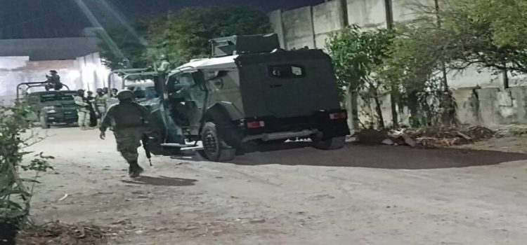 Militares realizan operativo de seguridad en la colonia 10 de Abril en Culiacán