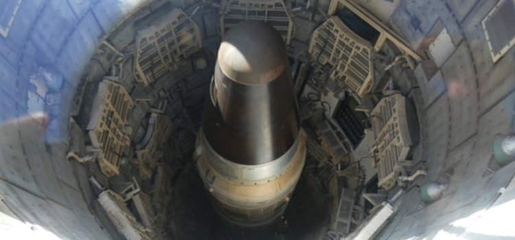 La OTAN evalúa activar su arsenal nuclear ante amenazas de Rusia y China