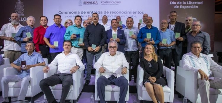 En Sinaloa 23 decanos de fotografía periodística fueron reconocidos