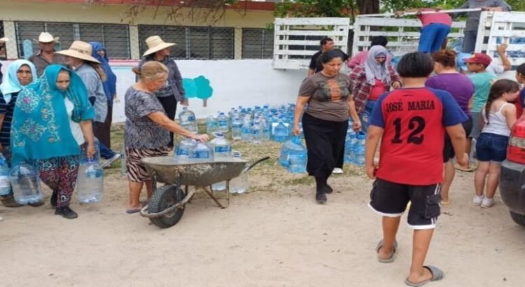 Distribuyen más de 18 mil litros de agua embotellada en comunidades rurales