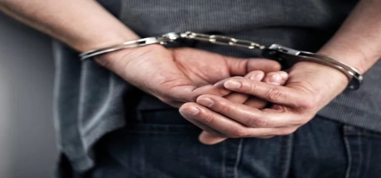 Detienen a sujeto por agredir a su esposa en Culiacán Detienen a sujeto por agredir a su esposa en Culiacán