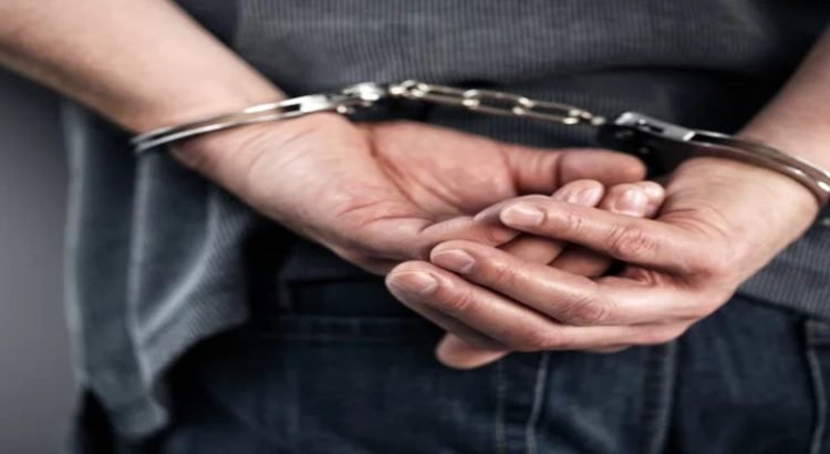 Detienen a sujeto por agredir a su esposa en Culiacán