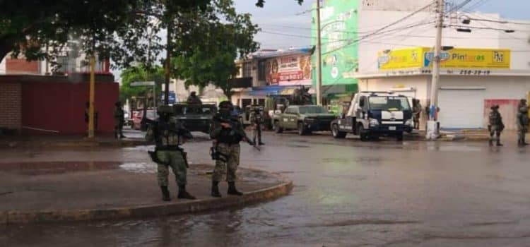 Guardia Nacional y grupo armado se enfrentan en bulevar Gabriel Leyva Solano