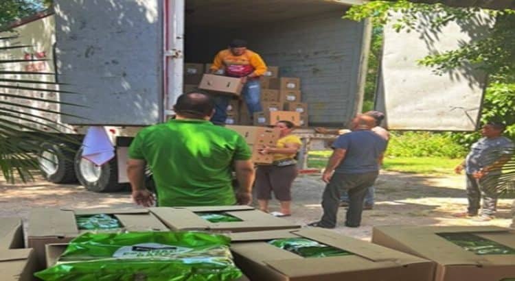Entregan despensas a comunidades afectadas por la violencia