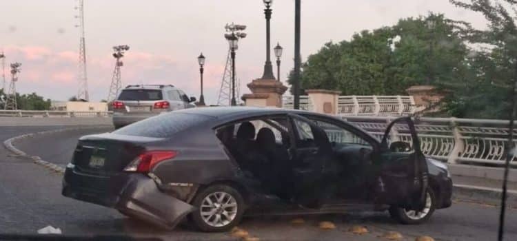 Continúan los bloqueos, quema de autos y robos en varios sectores de Culiacán