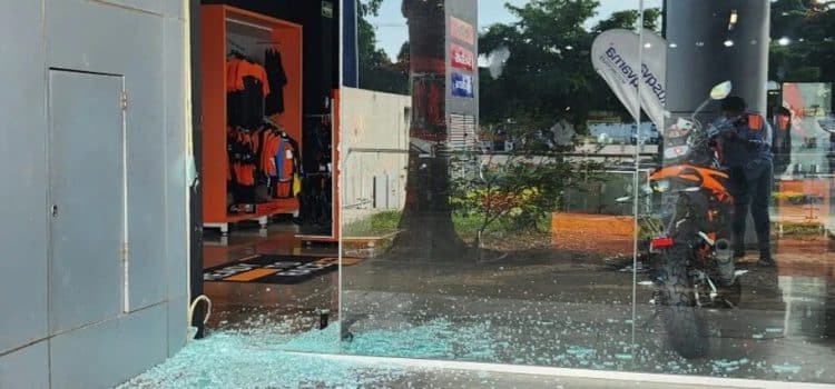 Roban tres motocicletas de una agencia en Culiacán Roban tres motocicletas de una agencia en Culiacán