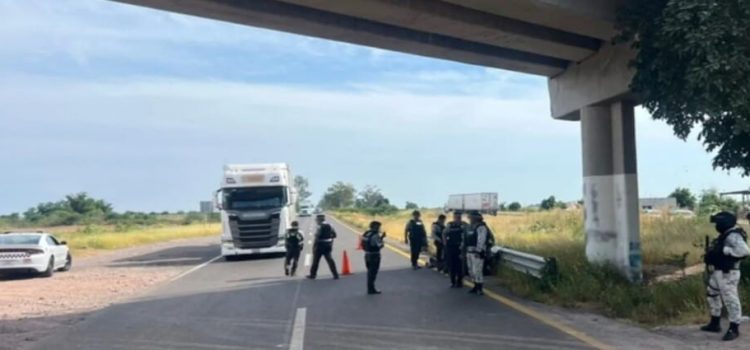 Detienen a 13 personas y aseguran 11 armas en la carretera Mazatlán-Culiacán